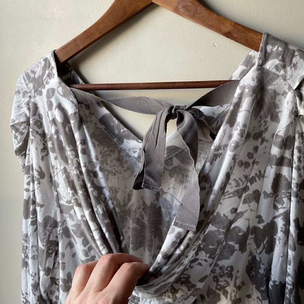 𝅺anthropologie Post stamp v-neck floral drop back tie  3/4 sleeve top Large - Picture 7 of 11
